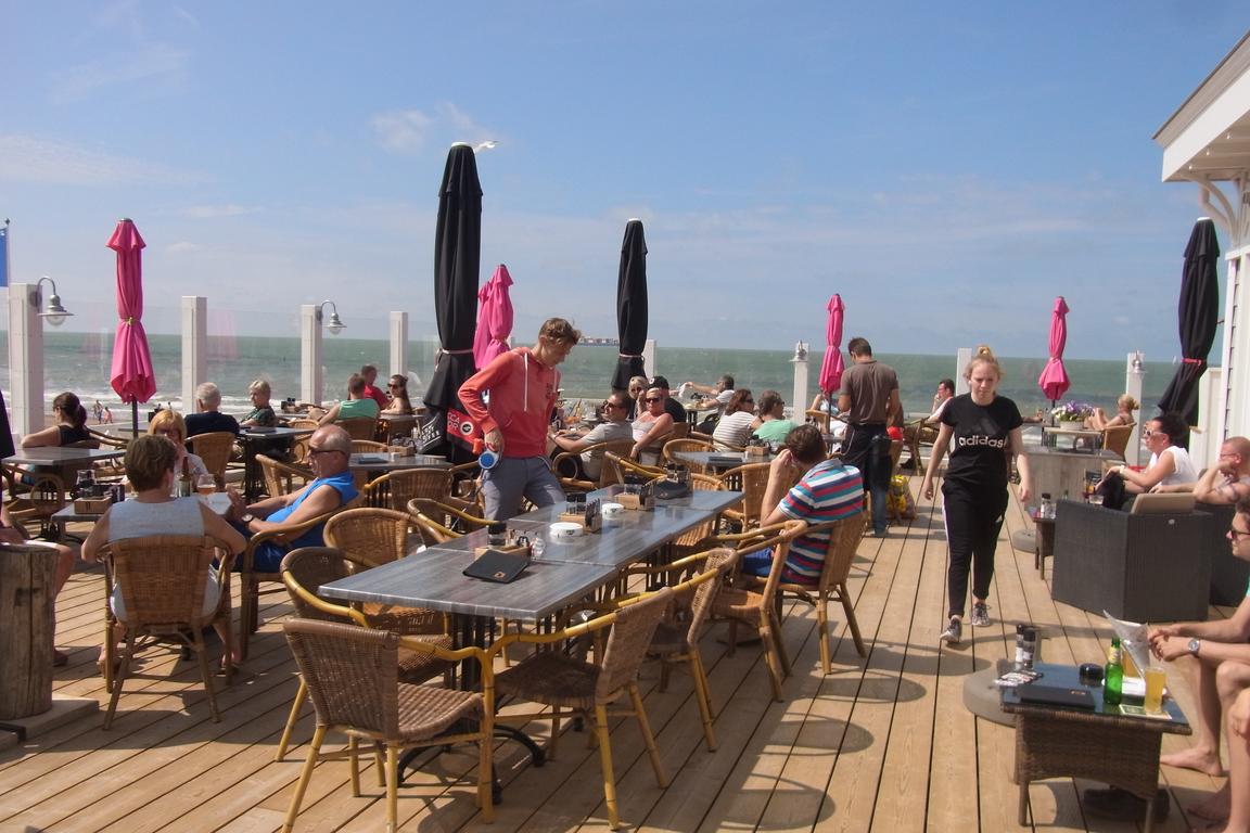 Cadzand-Bad: Strandpavillon Caricole