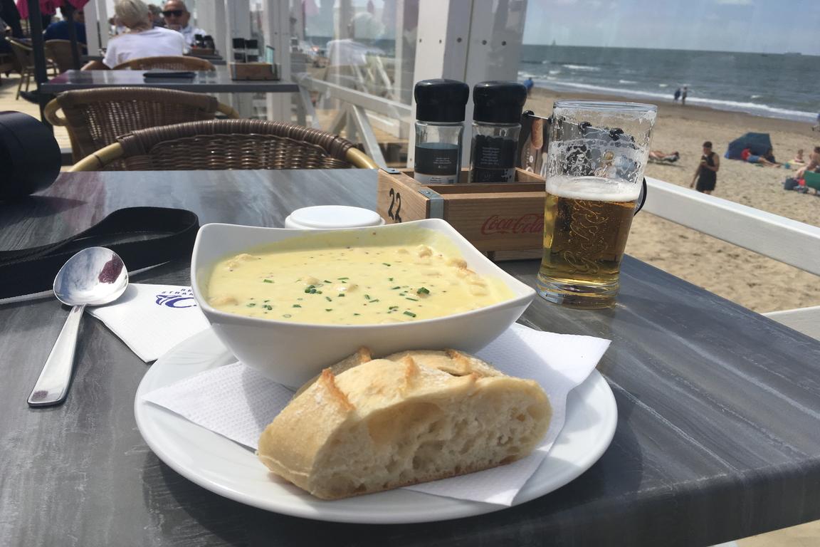 Cadzand-Bad: Strandpavillon Caricole