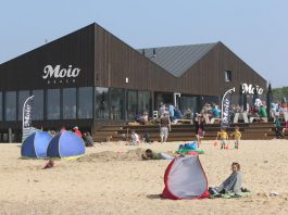 Strandpavillon „Moio Beach“ und Adventure Sports Cadzand-Bad: Strandpavillon Moio Beach