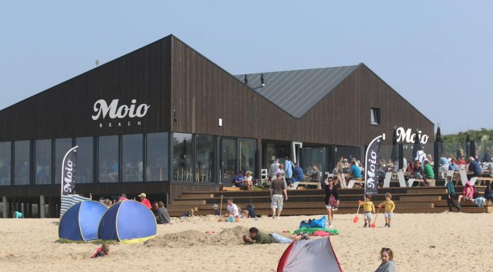 Strandpavillon „Moio Beach“ und Adventure Sports Cadzand-Bad: Strandpavillon Moio Beach