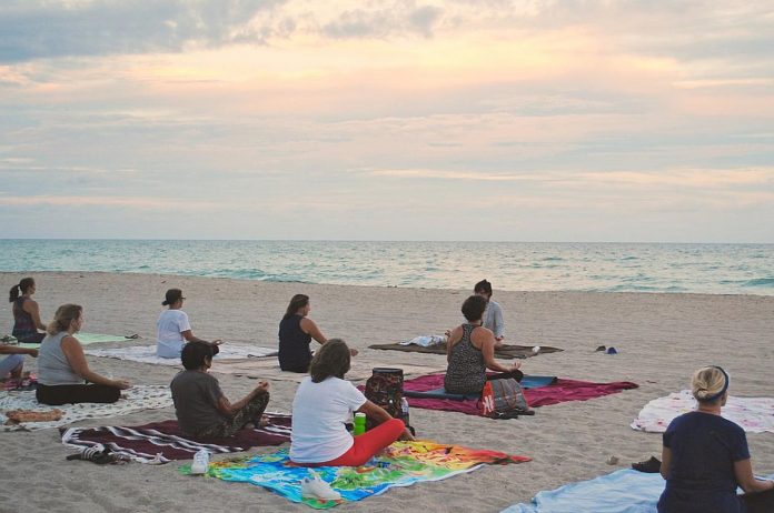 Sommer-Yoga in Cadzand