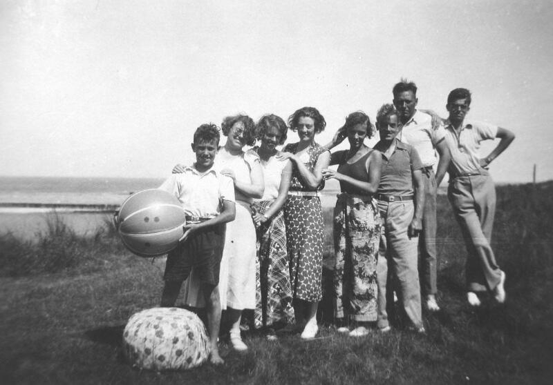 Touristen Cadzand-Bad um 1948