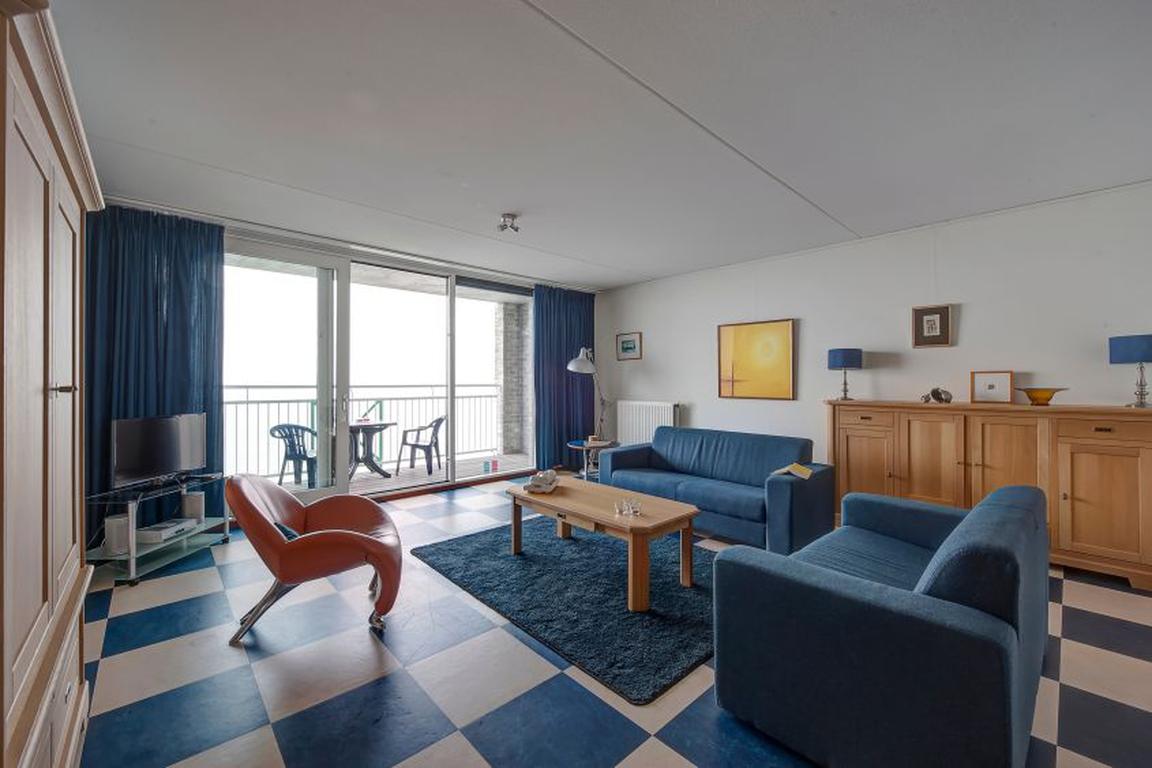 Ferienappartements "Port Scaldis" Breskens: Wohnzimmer mit Ausblick über das Wasser