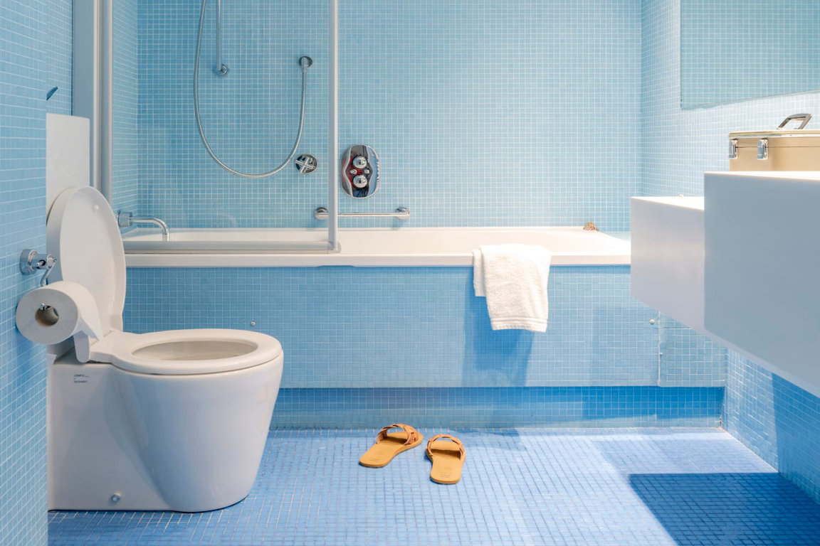 Breskens: Hotel de Milliano Salon Zimmer mit Bad