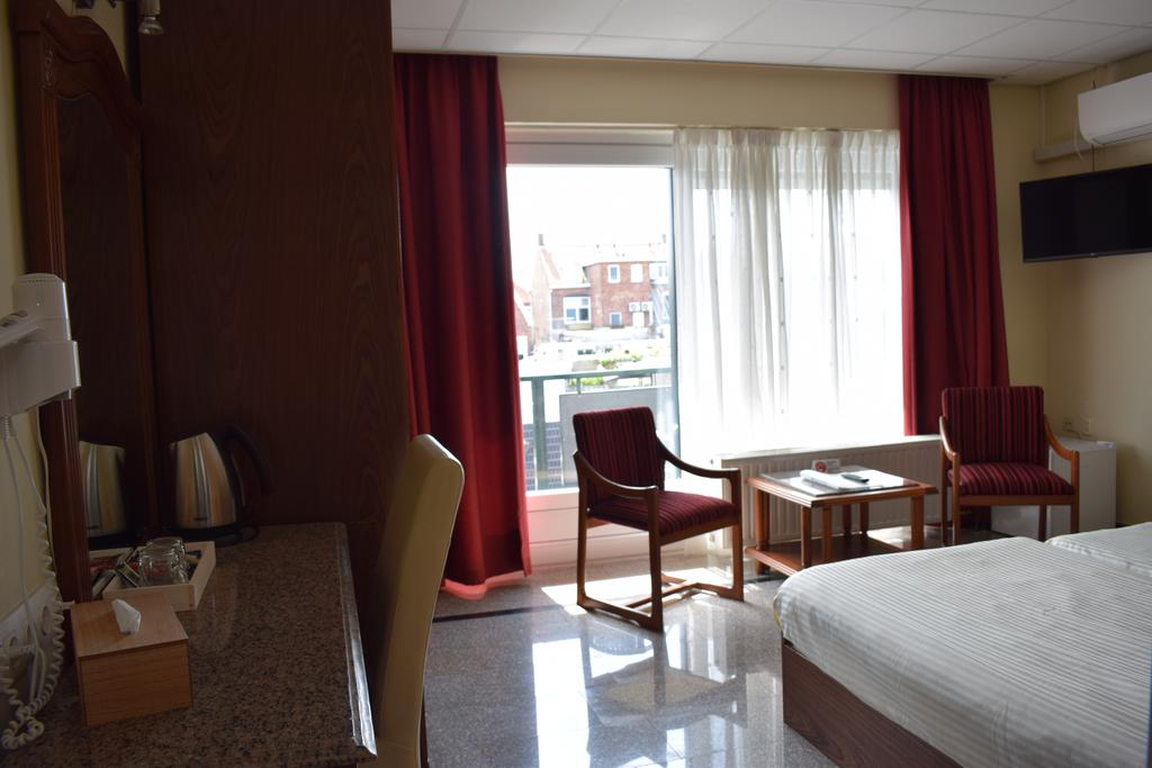 Zweibettzimmer mit Balkon Hotel Rooms Breskens