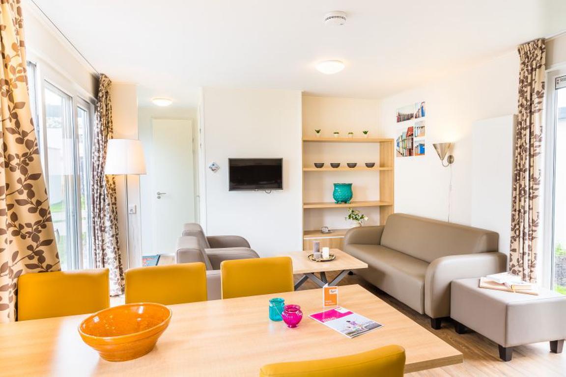 breskens_zeebad_Typ Comfort 6B_2 Ferienpark "Zeebad" Breskens: Lodge Komfort 6B mit 3 Schlafzimmern, Geschirrspüler, Pergola