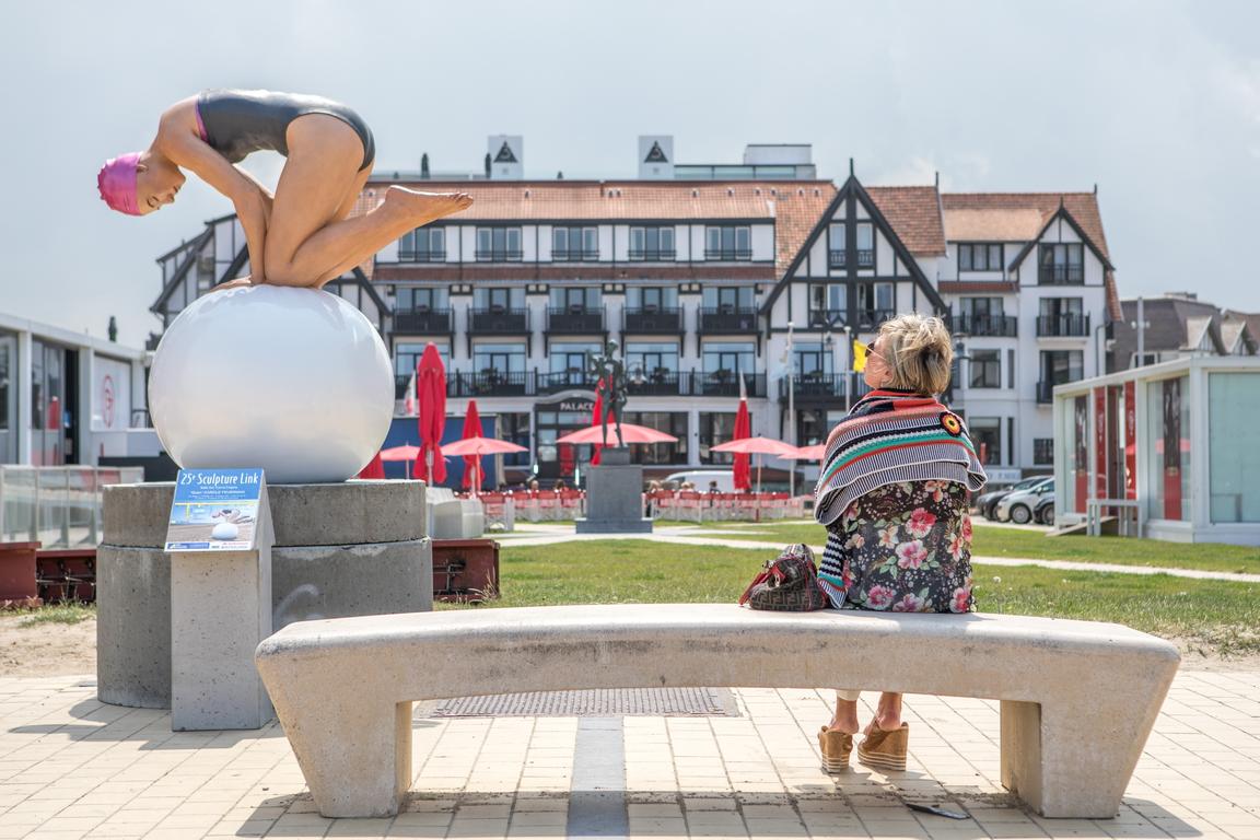 knokke_art_nocturne_quan-carole feuerman-sculpture link